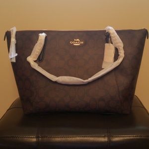 Beautiful Coach Ava Chain Tote